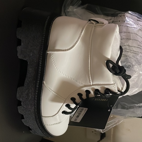 White Combat Boots. - Picture 2 of 2